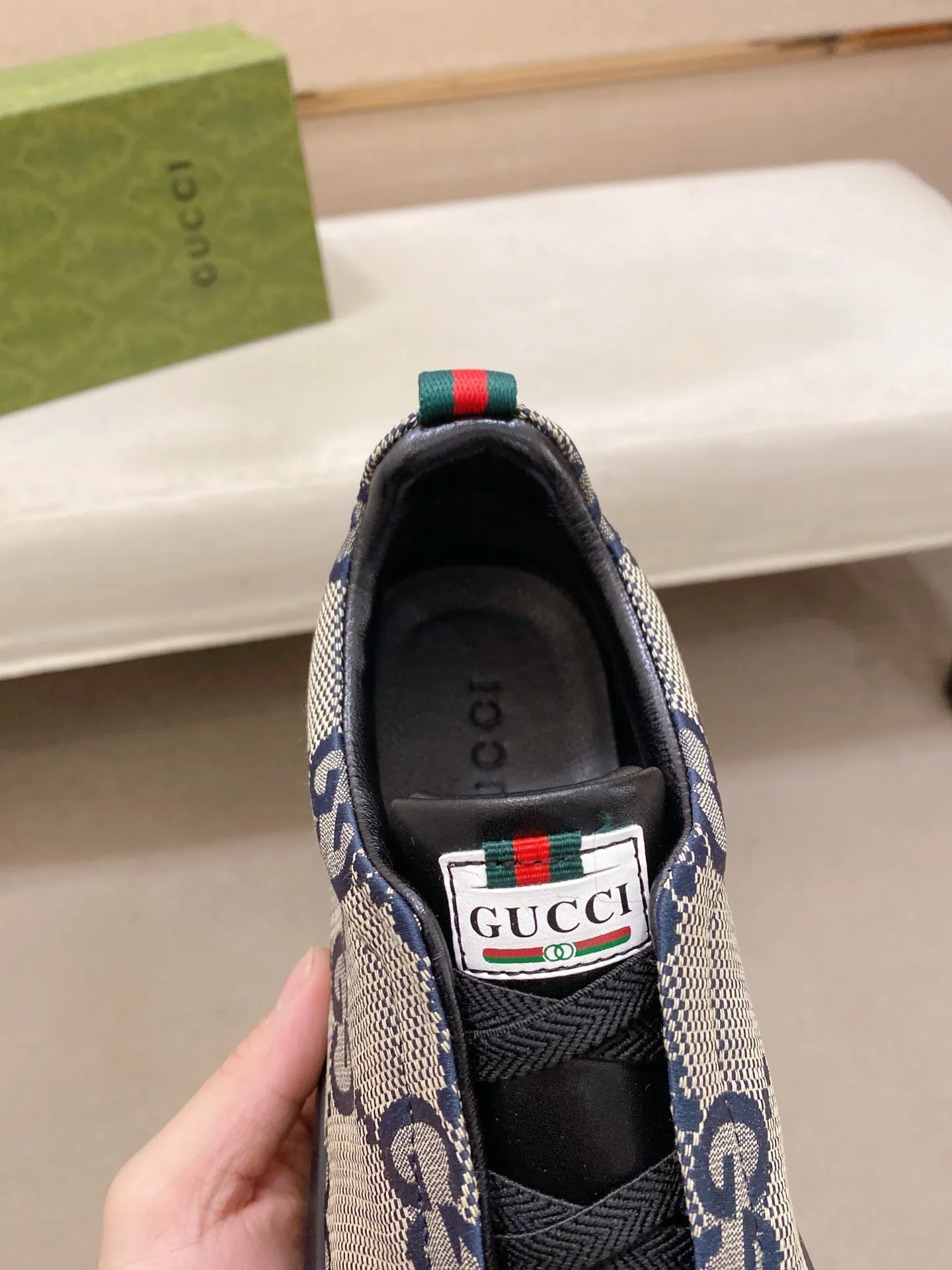 Ex-factory price 400💰【Gucci】Gucci men’s latest series of casual shoes! The official website is built 1:1. The upper is made of imported high-quality cowhide, and the lining is made of high-quality sheepskin, which is soft and comfortable. Picky selection of materials and exquisite workmanship give you the best enjoyment. Number of yards: 38-44 yards.